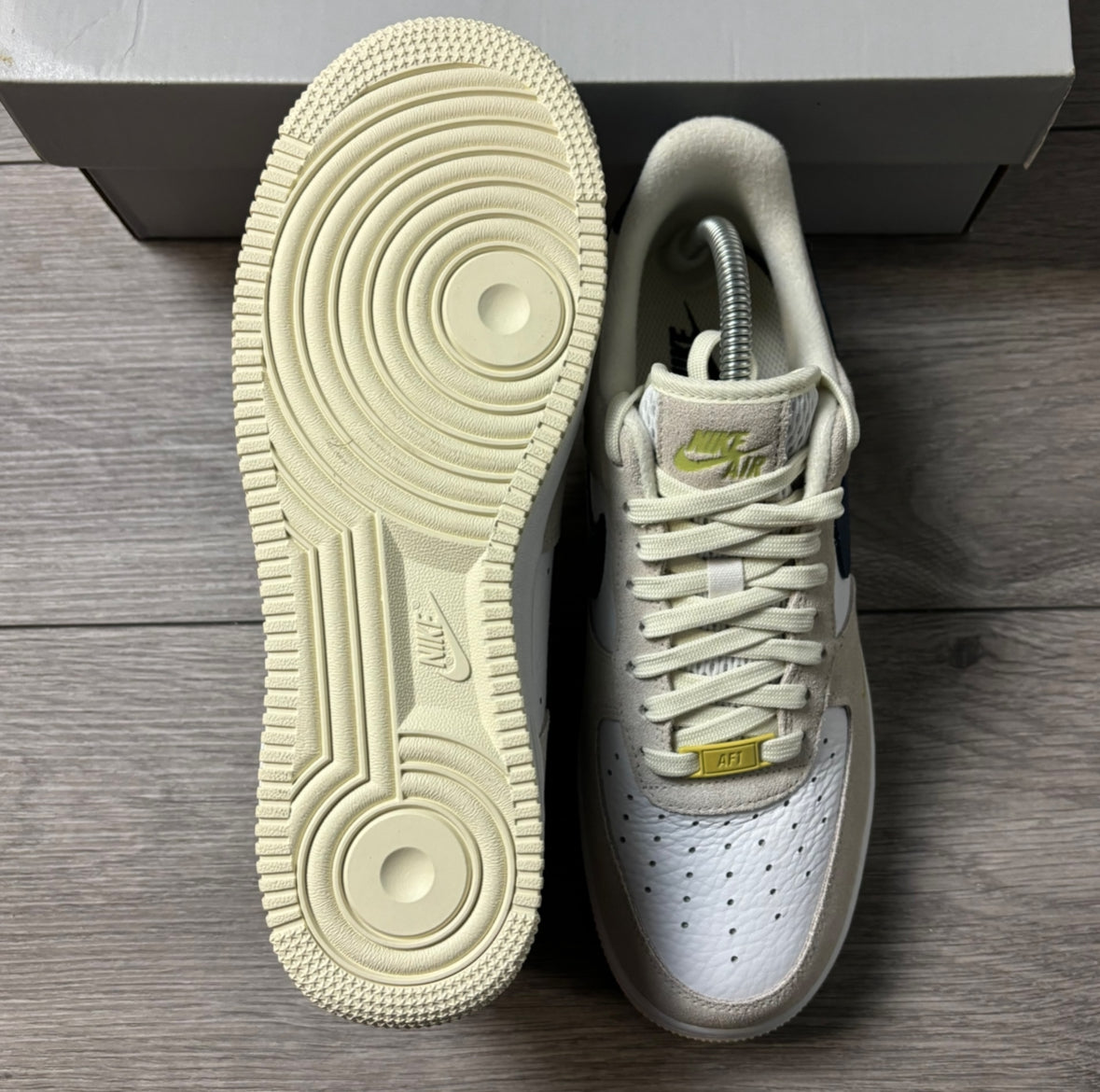 Nike Air Force 1 Tan/Navy/Gold