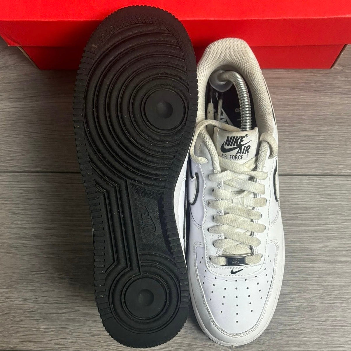 Pre-Loved Nike Air Force 1 White/Black Outline