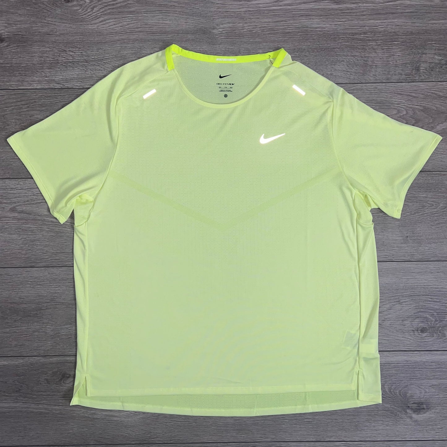 Nike Dri-Fit Green 365 Rise T-Shirt / 7 Inch Grey Challenger Shorts