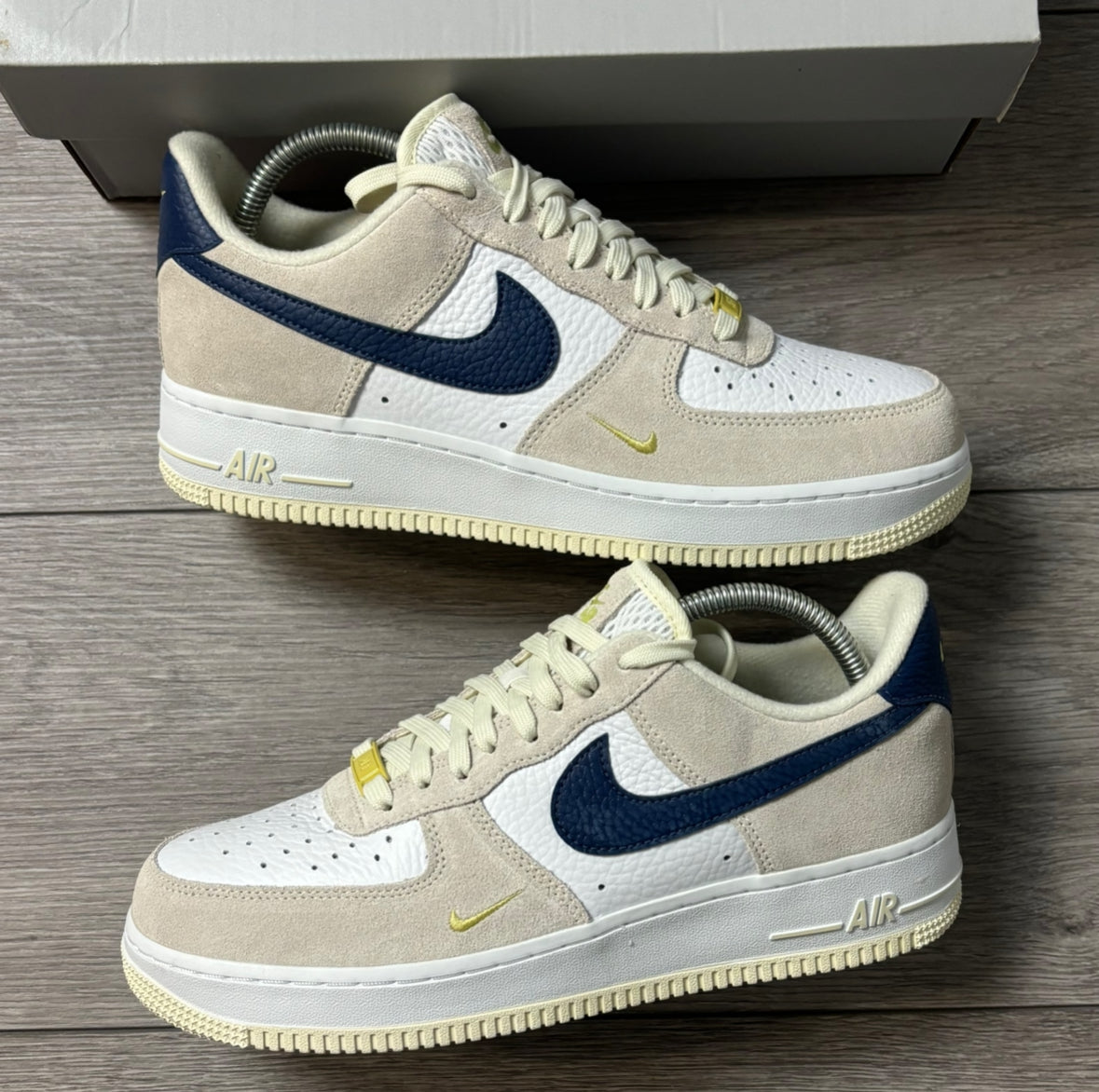 Nike Air Force 1 Tan/Navy/Gold