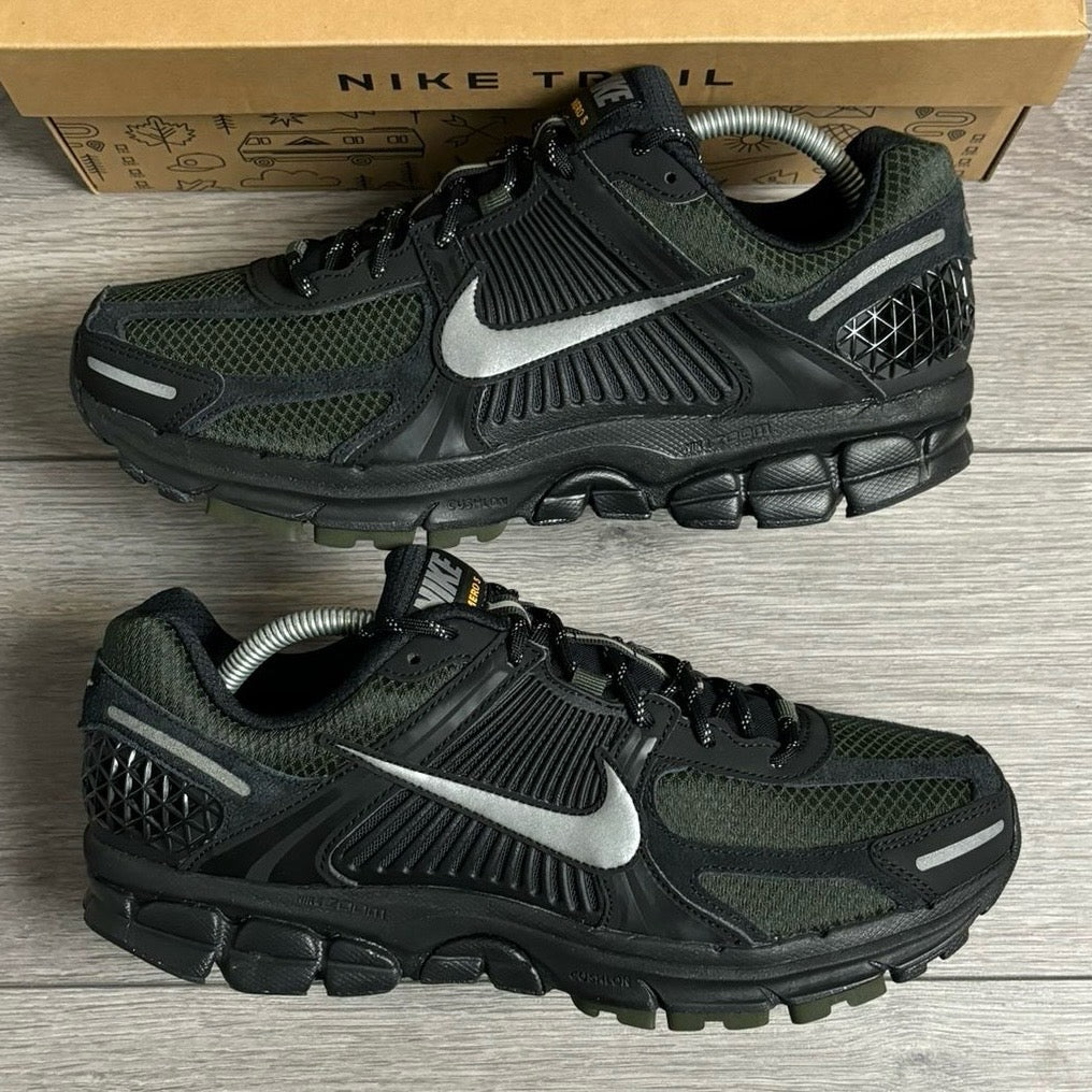 Nike Zoom Vomero 5 Black/Sequoia/Flat Pewter/Metallic Pewter