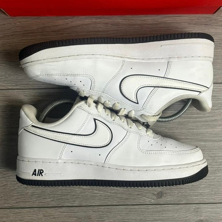 Pre-Loved Nike Air Force 1 White/Black Outline