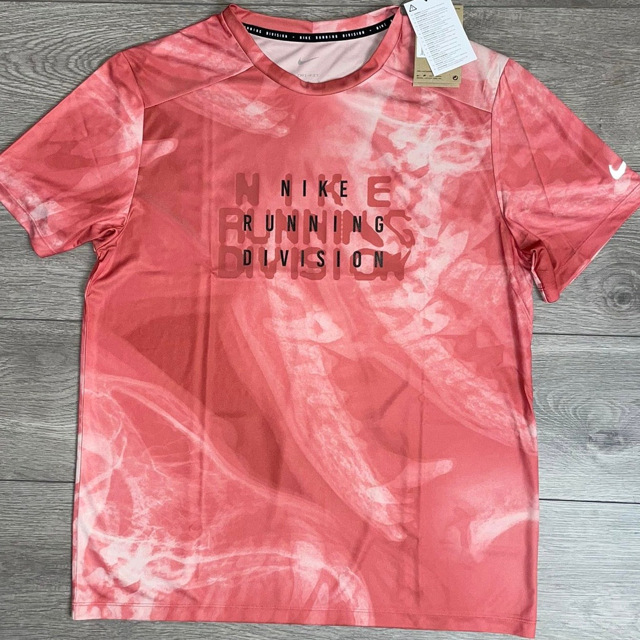 Nike Dri-FIT Run Division Rise 365 Red/Pink T-Shirt