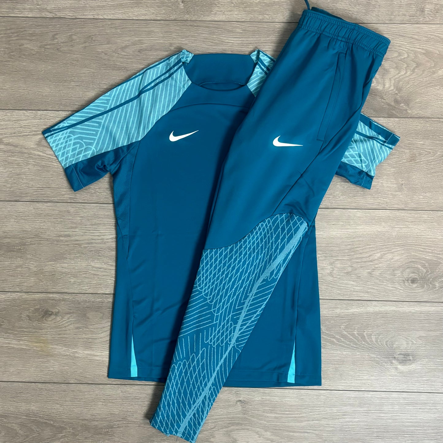 Nike Dri-Fit Strike Blue Joggers / T-Shirt Set