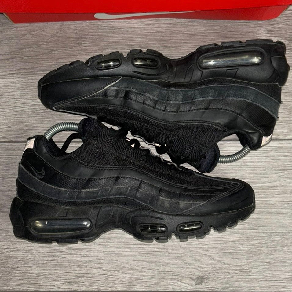 Pre-Loved Nike Air Max 95 Triple Black