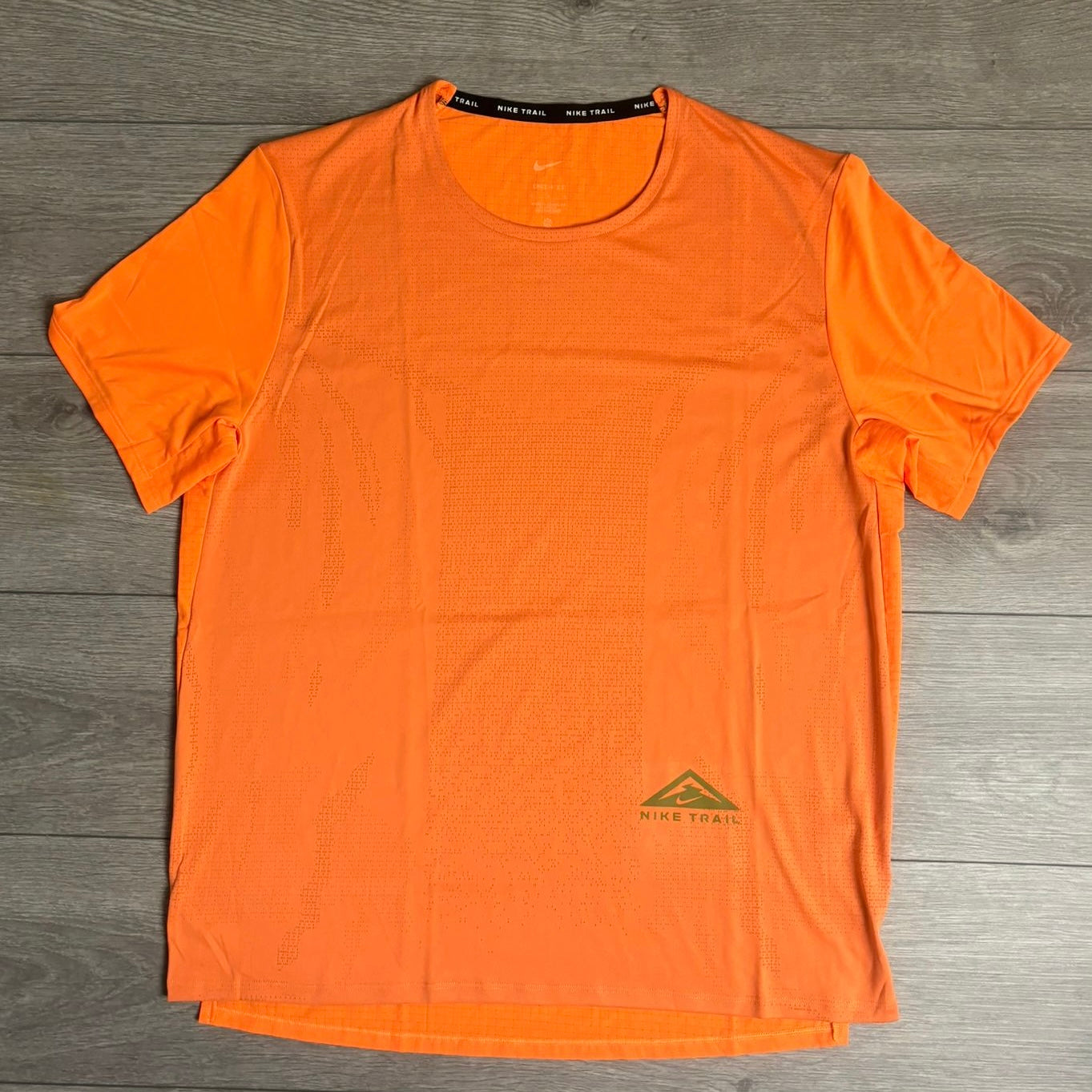 Nike Dri-FIT Rise 365 Trail T-Shirt With Trail Flex Stride Shorts 5 Inch - Orange