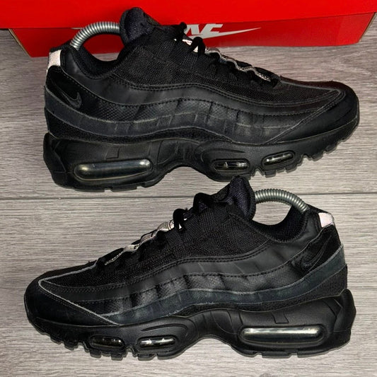 Pre-Loved Nike Air Max 95 Triple Black